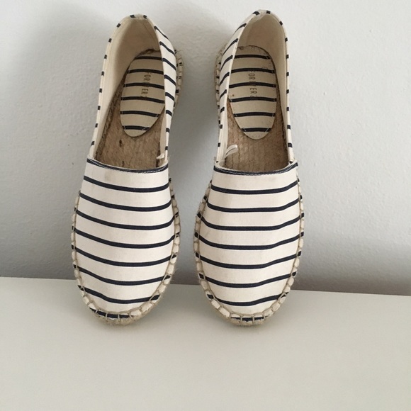 Forever 21 Shoes - 🐬EUC Forever 21 Stripped Espadrilles 🐬